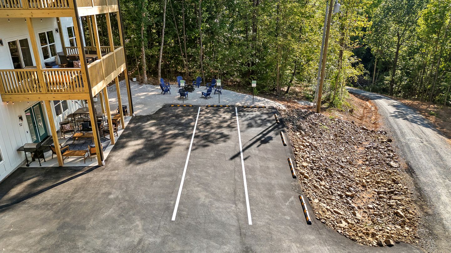 Magnificent Cabin Settled Among Trees in Fairview, Georgia