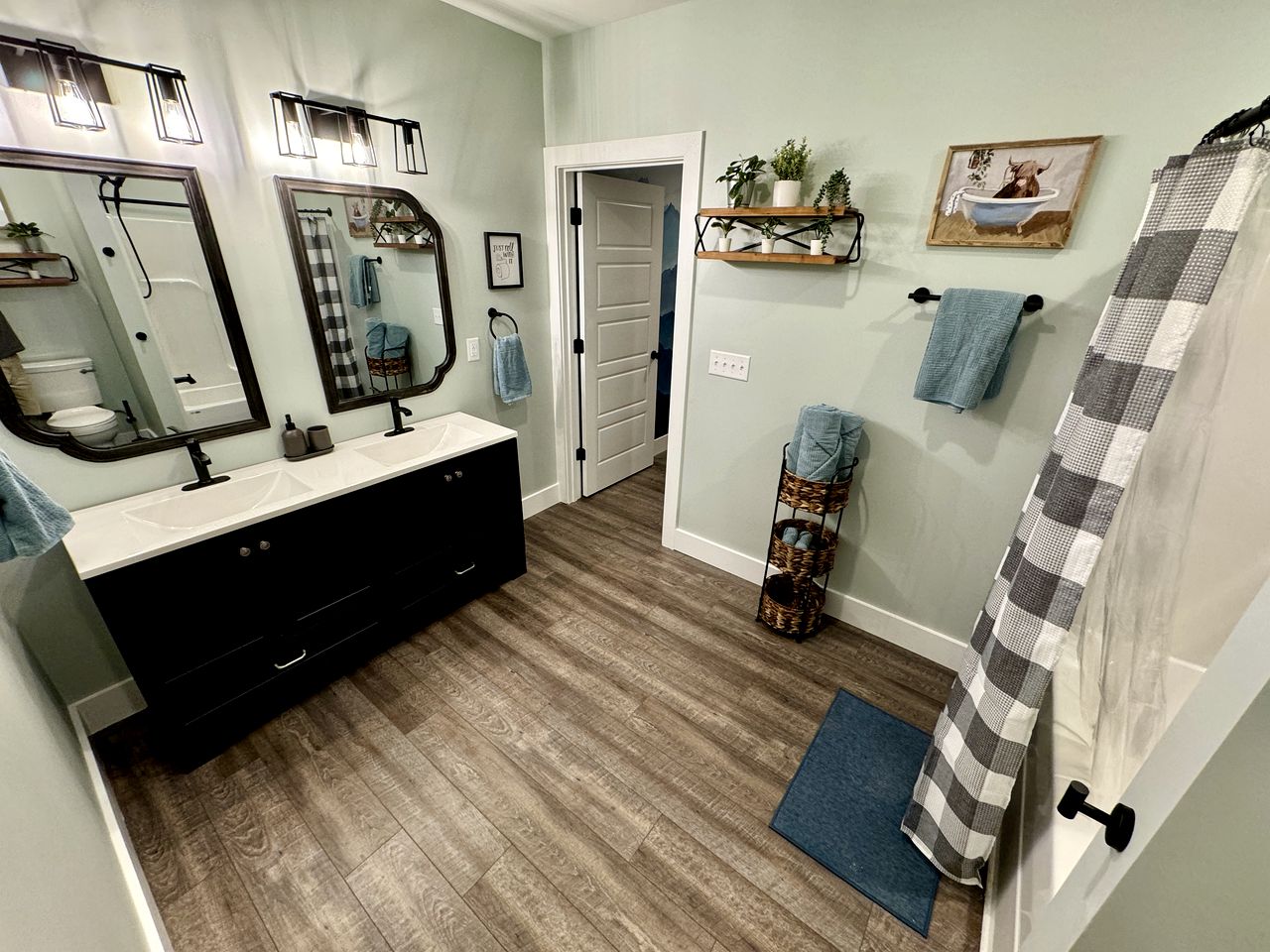 Magnificent Cabin Settled Among Trees in Fairview, Georgia