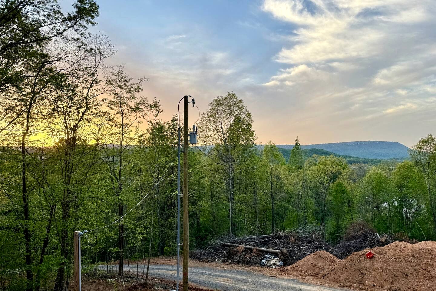 Newly Built Mountain-View Cabin with Hot Tub Near Lookout Mountain | Fairview, GA