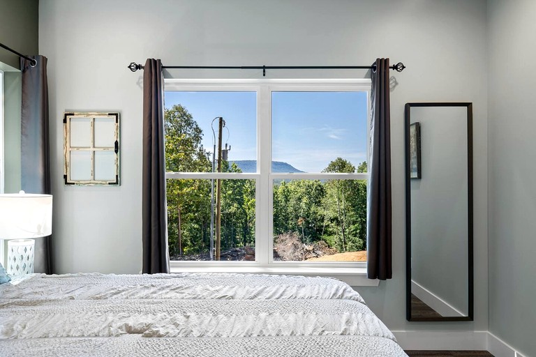 Cabins (United States of America, --, --)