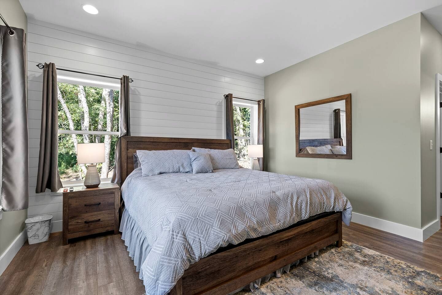 Newly Built Mountain-View Cabin with Hot Tub Near Lookout Mountain | Fairview, GA