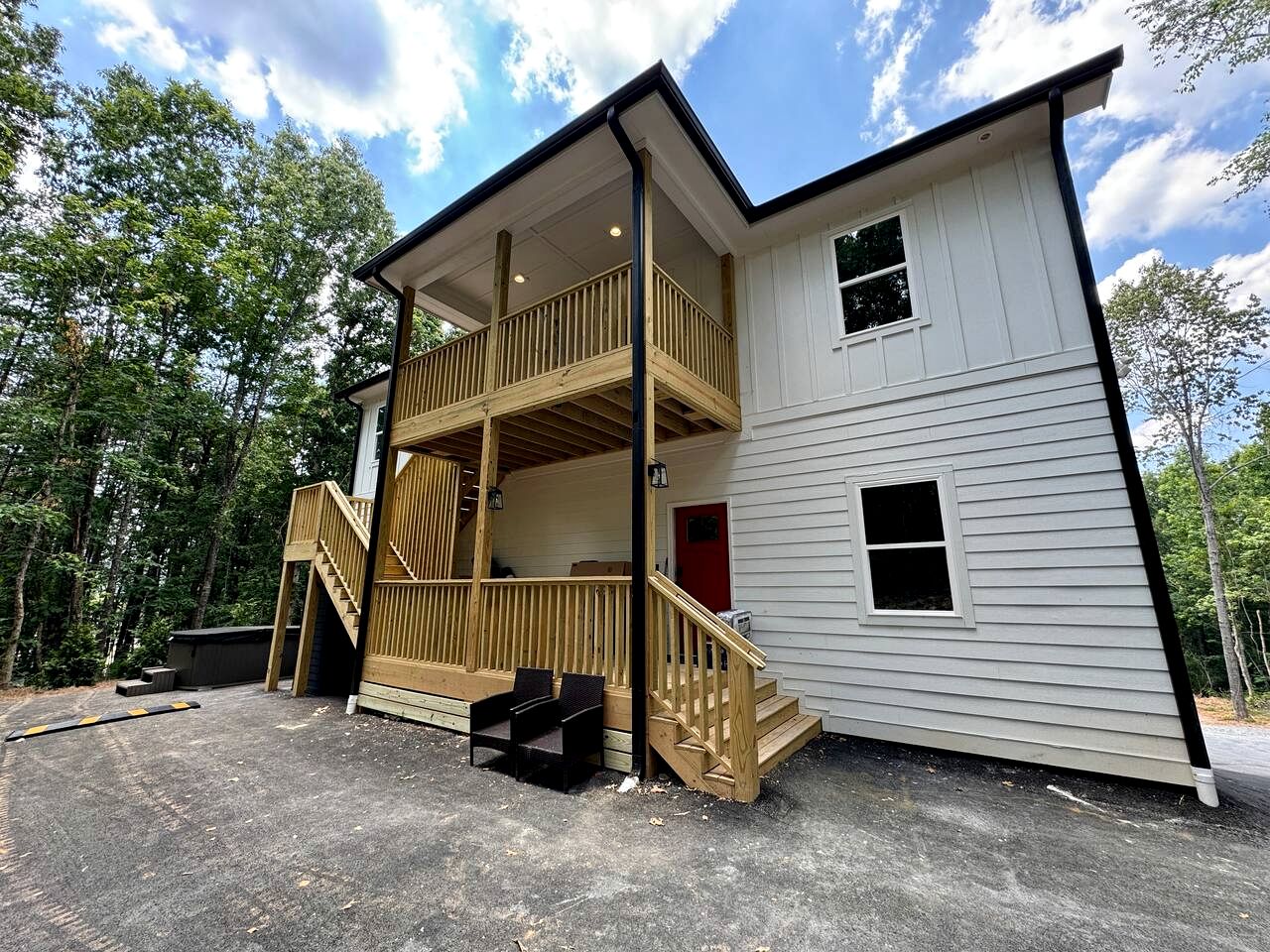 Newly Built Mountain-View Cabin with Hot Tub Near Lookout Mountain | Fairview, GA