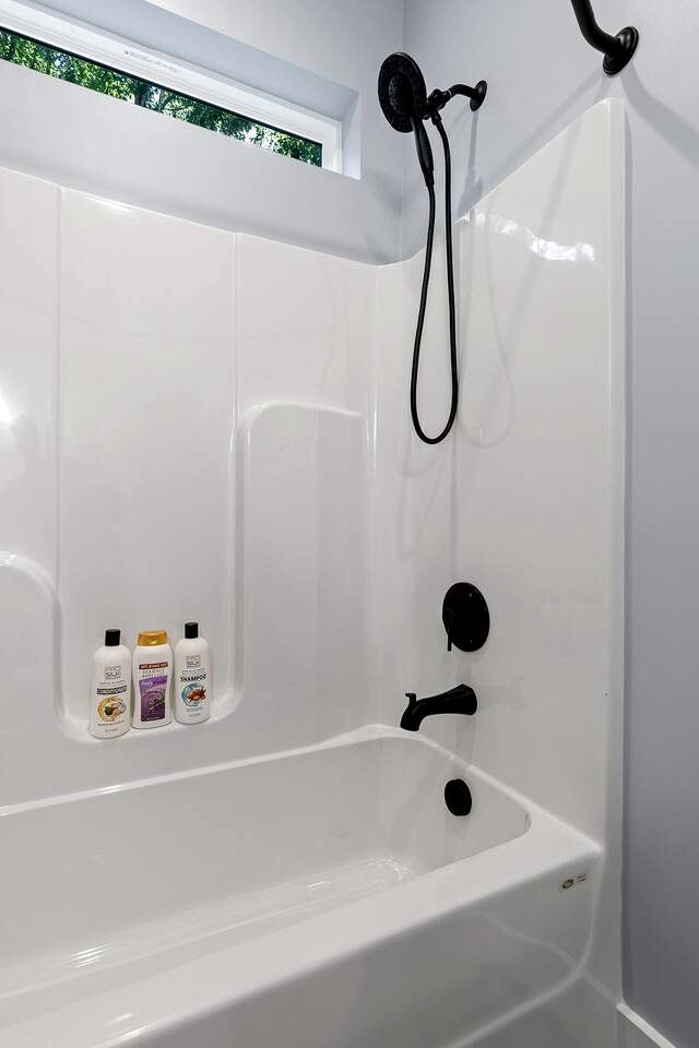 Newly Built Mountain-View Cabin with Hot Tub Near Lookout Mountain | Fairview, GA