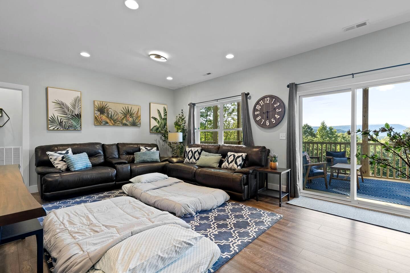 Newly Built Mountain-View Cabin with Hot Tub Near Lookout Mountain | Fairview, GA