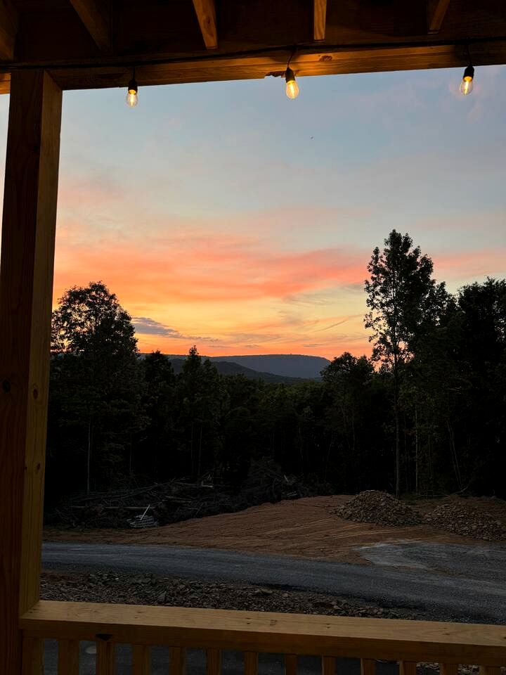 Newly Built Mountain-View Cabin with Hot Tub Near Lookout Mountain | Fairview, GA