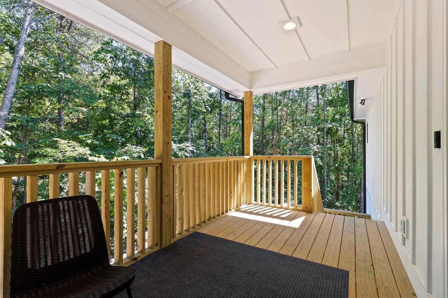 Modern Secluded Cabin with Hot Tub and Mountain Views in Fairview, Georgia