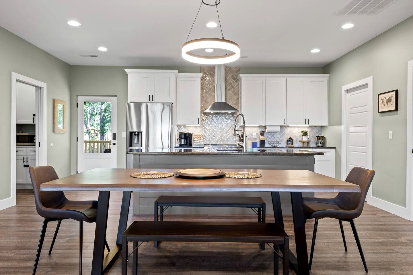 Secluded Modern Cabin with Mountain Views near Lookout Mountain & Chattanooga, TN