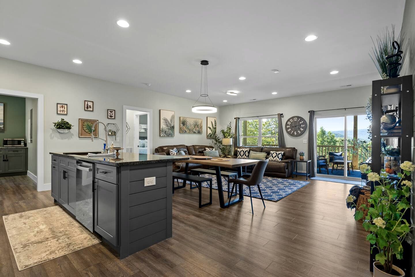 Secluded Modern Cabin with Mountain Views near Lookout Mountain & Chattanooga, TN