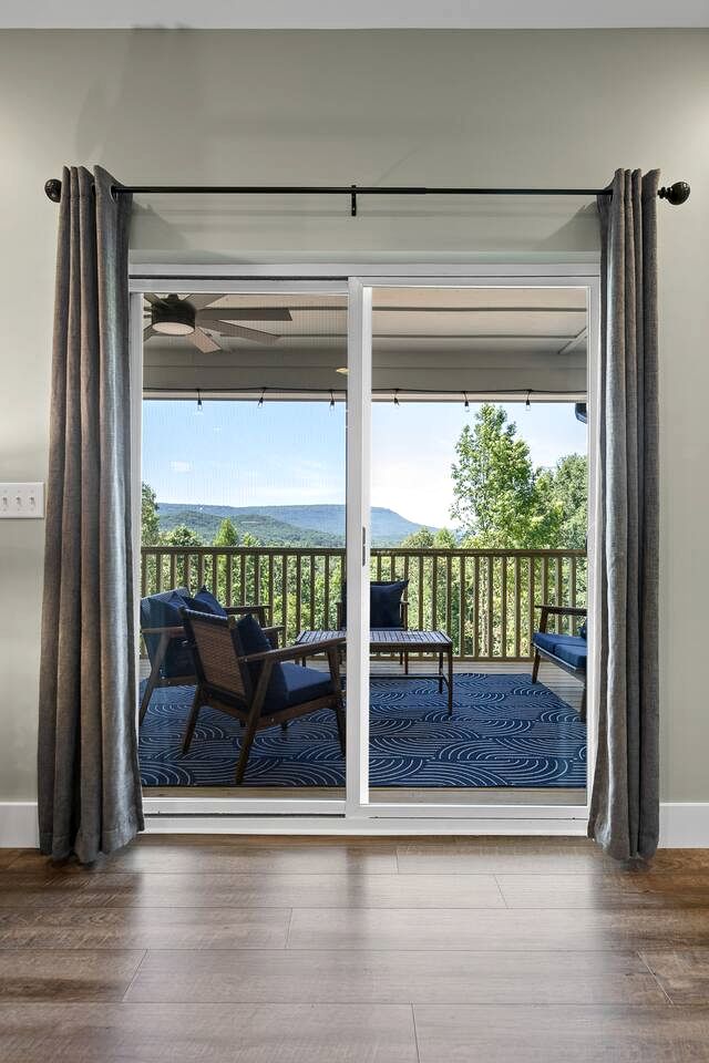 Charming Secluded Modern Cabin with Stunning Mountain Views Near Lookout Mountain | Fairview, GA