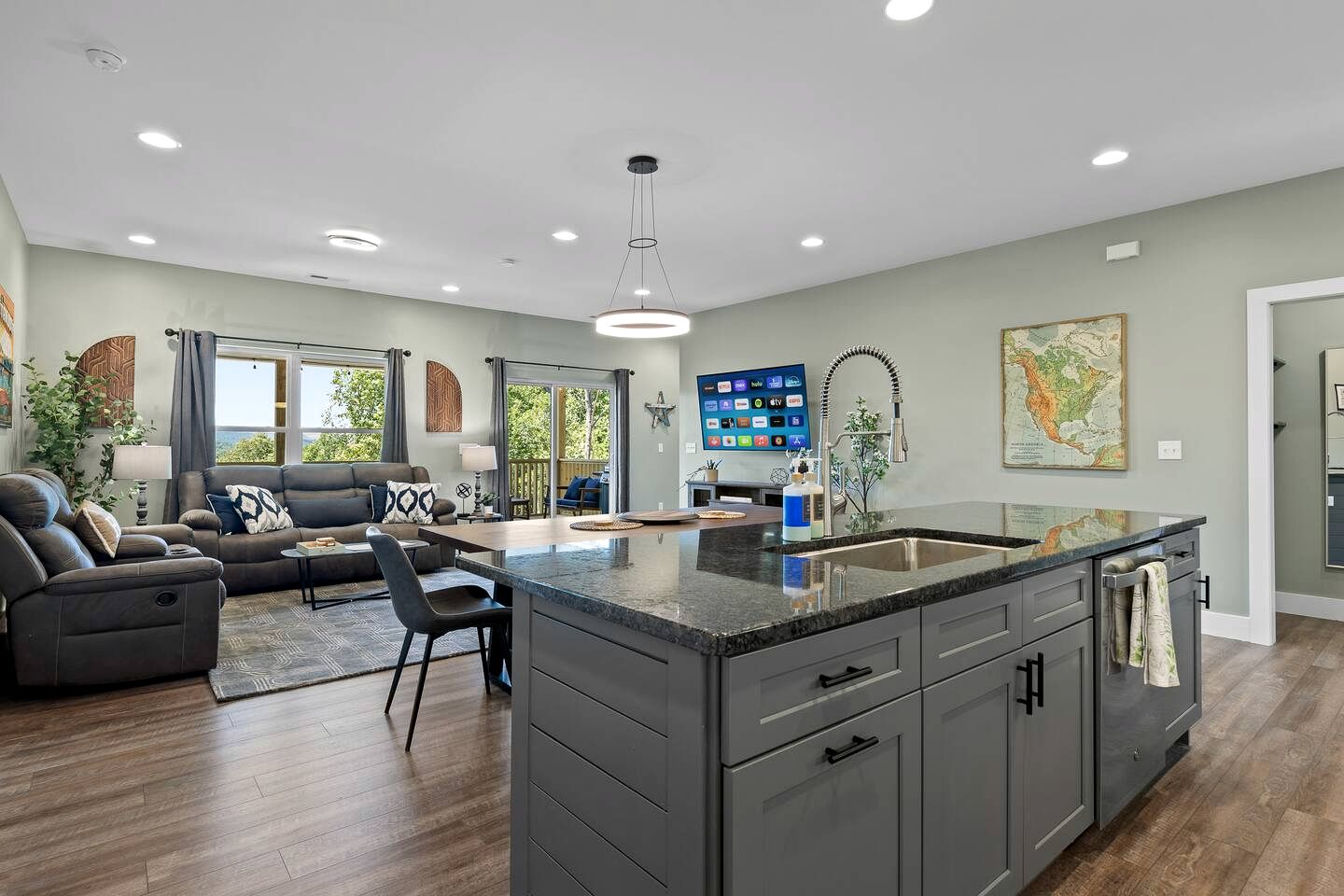 Charming Secluded Modern Cabin with Stunning Mountain Views Near Lookout Mountain | Fairview, GA