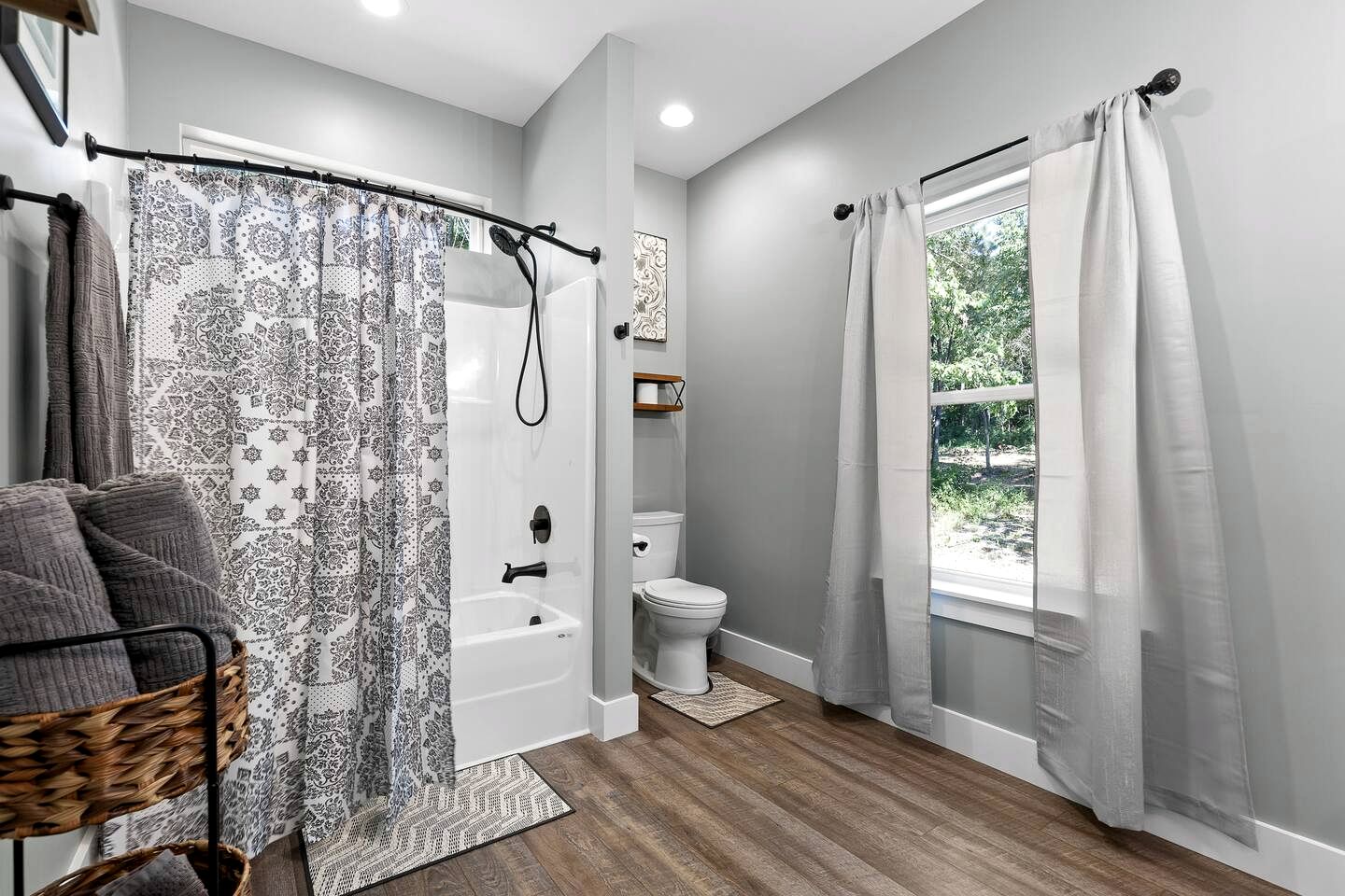 Charming Secluded Modern Cabin with Stunning Mountain Views Near Lookout Mountain | Fairview, GA