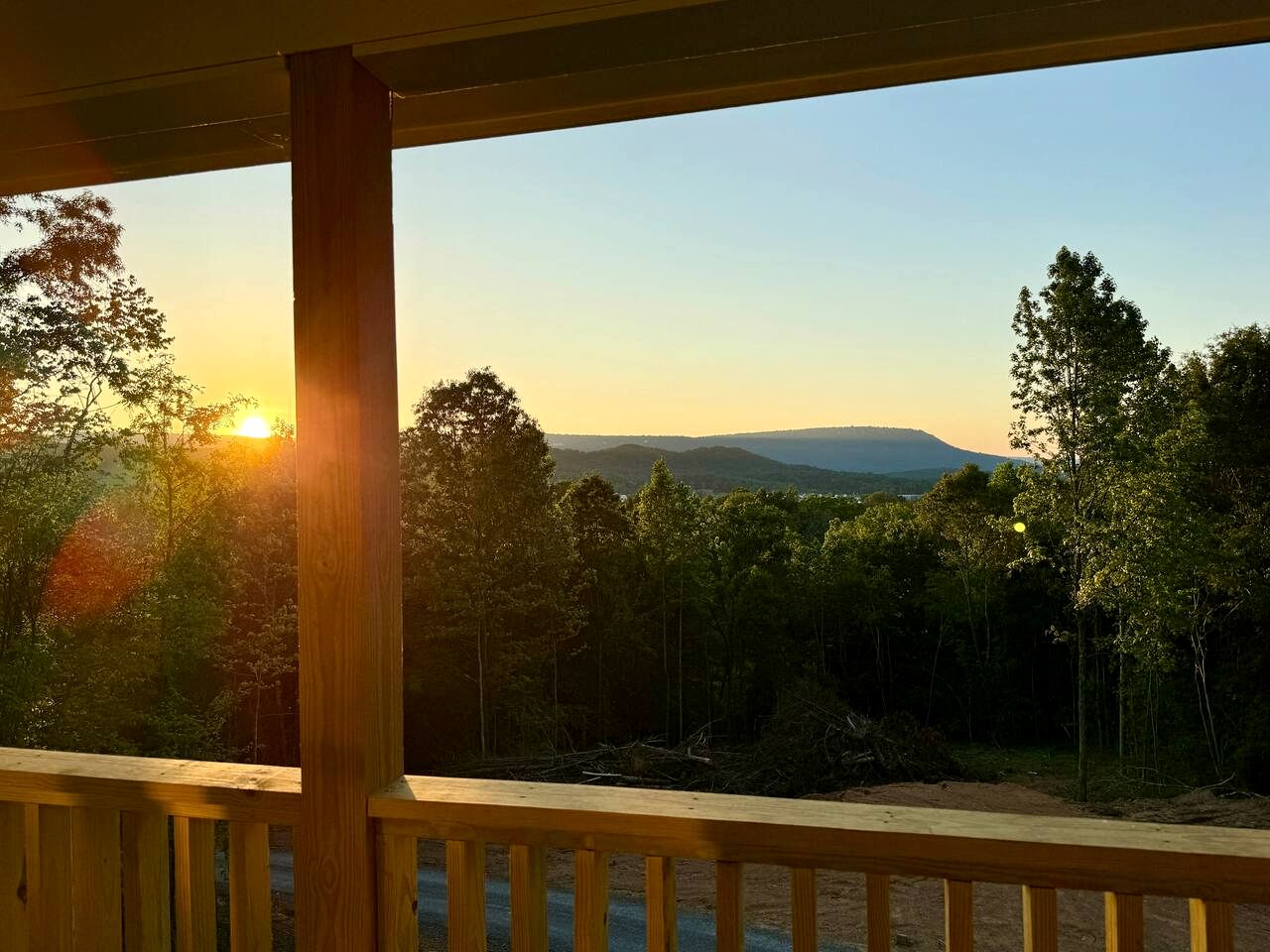 Charming Secluded Modern Cabin with Stunning Mountain Views Near Lookout Mountain | Fairview, GA