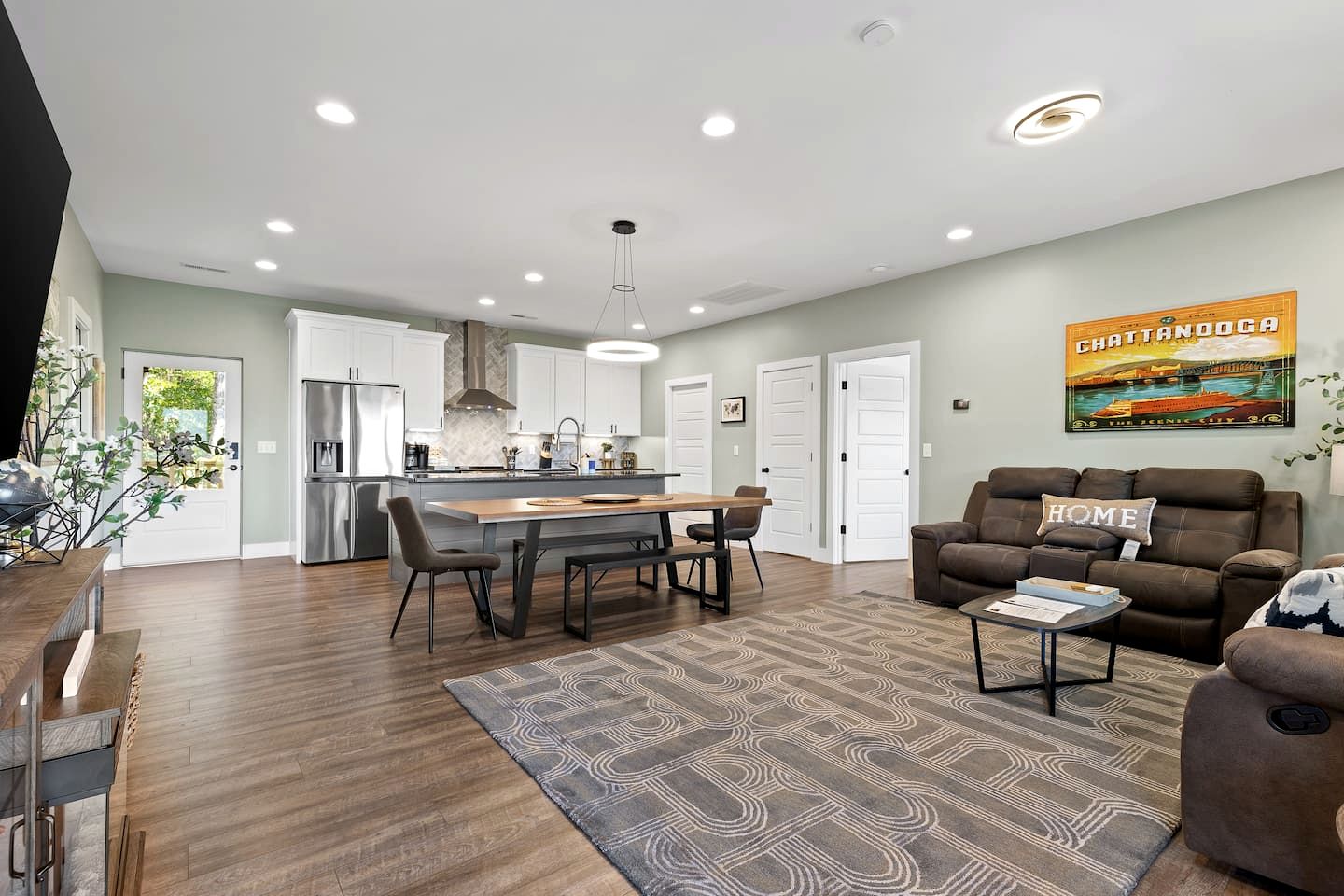 Spacious Vacation Homes with Private Hot Tubs near Chattanooga in Rossville, Georgia