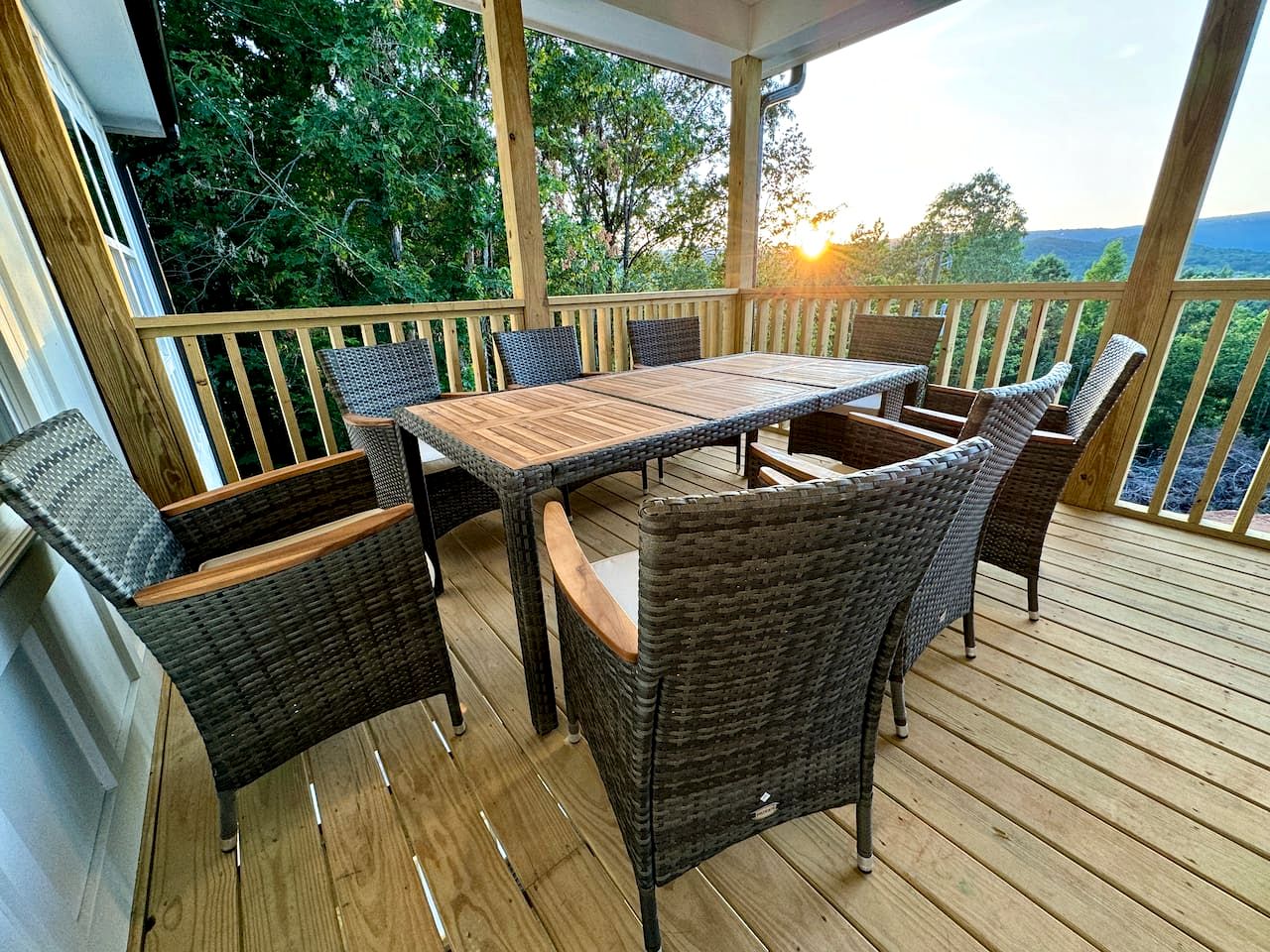 Spacious Vacation Homes with Private Hot Tubs near Chattanooga in Rossville, Georgia