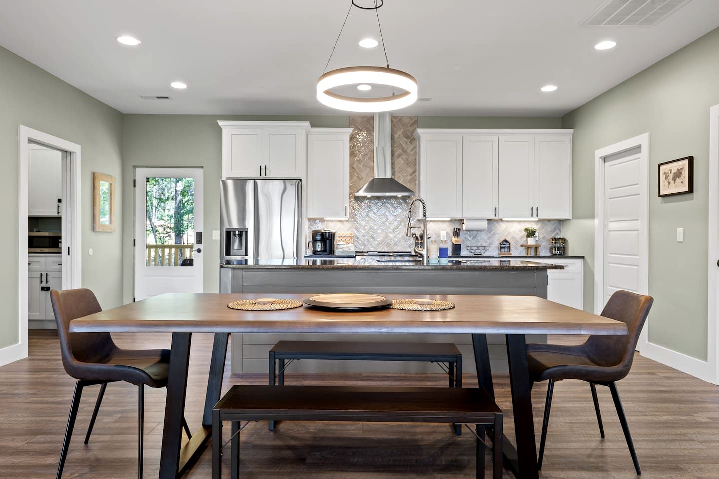 Spacious Vacation Homes with Private Hot Tubs near Chattanooga in Rossville, Georgia