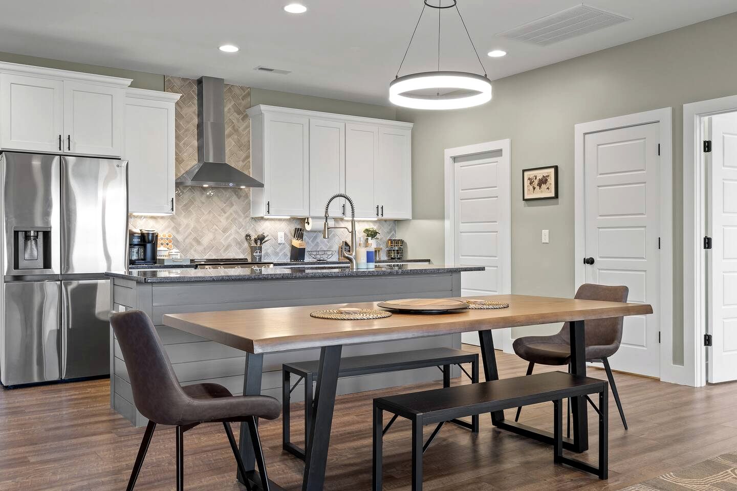 Spacious Vacation Homes with Private Hot Tubs near Chattanooga in Rossville, Georgia