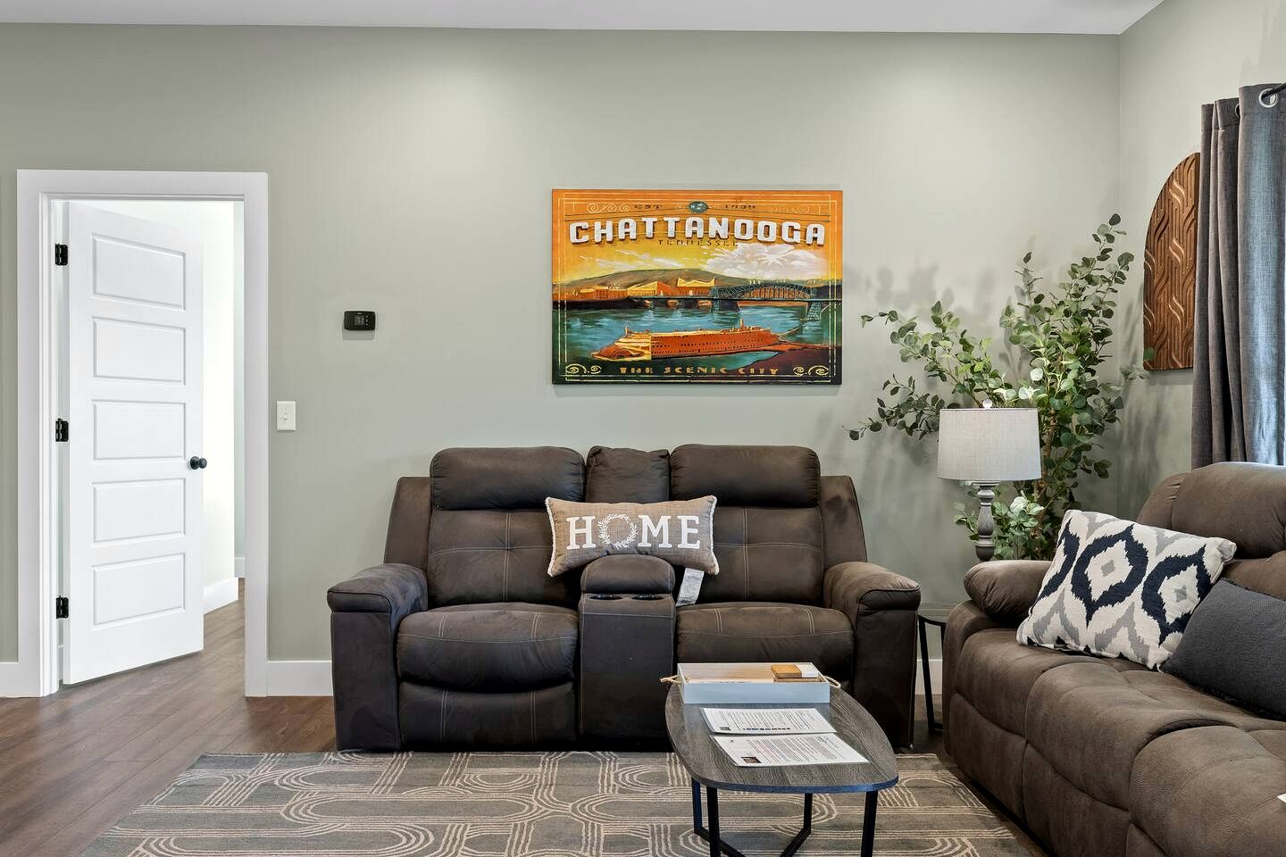 Spacious Vacation Homes with Private Hot Tubs near Chattanooga in Rossville, Georgia