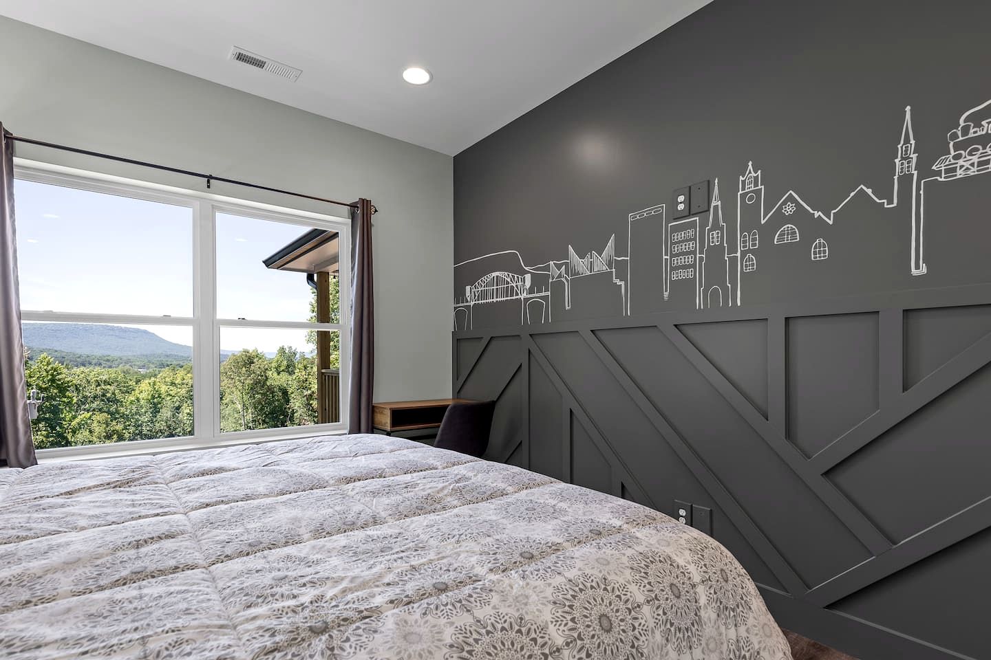 Spacious Vacation Homes with Private Hot Tubs near Chattanooga in Rossville, Georgia