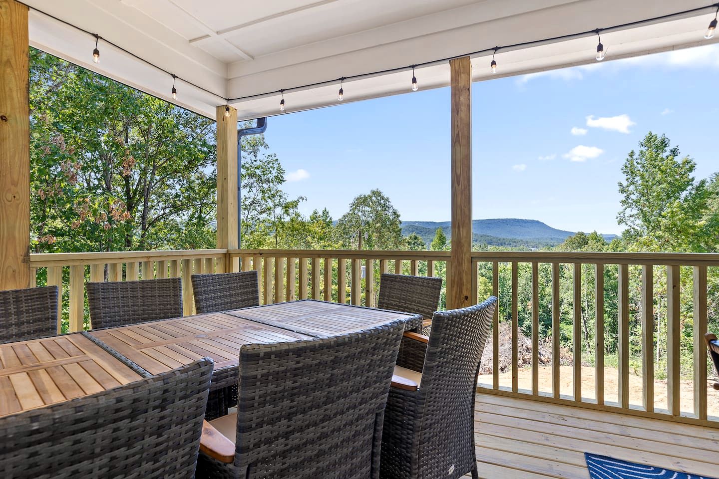 Spacious Vacation Homes with Private Hot Tubs near Chattanooga in Rossville, Georgia