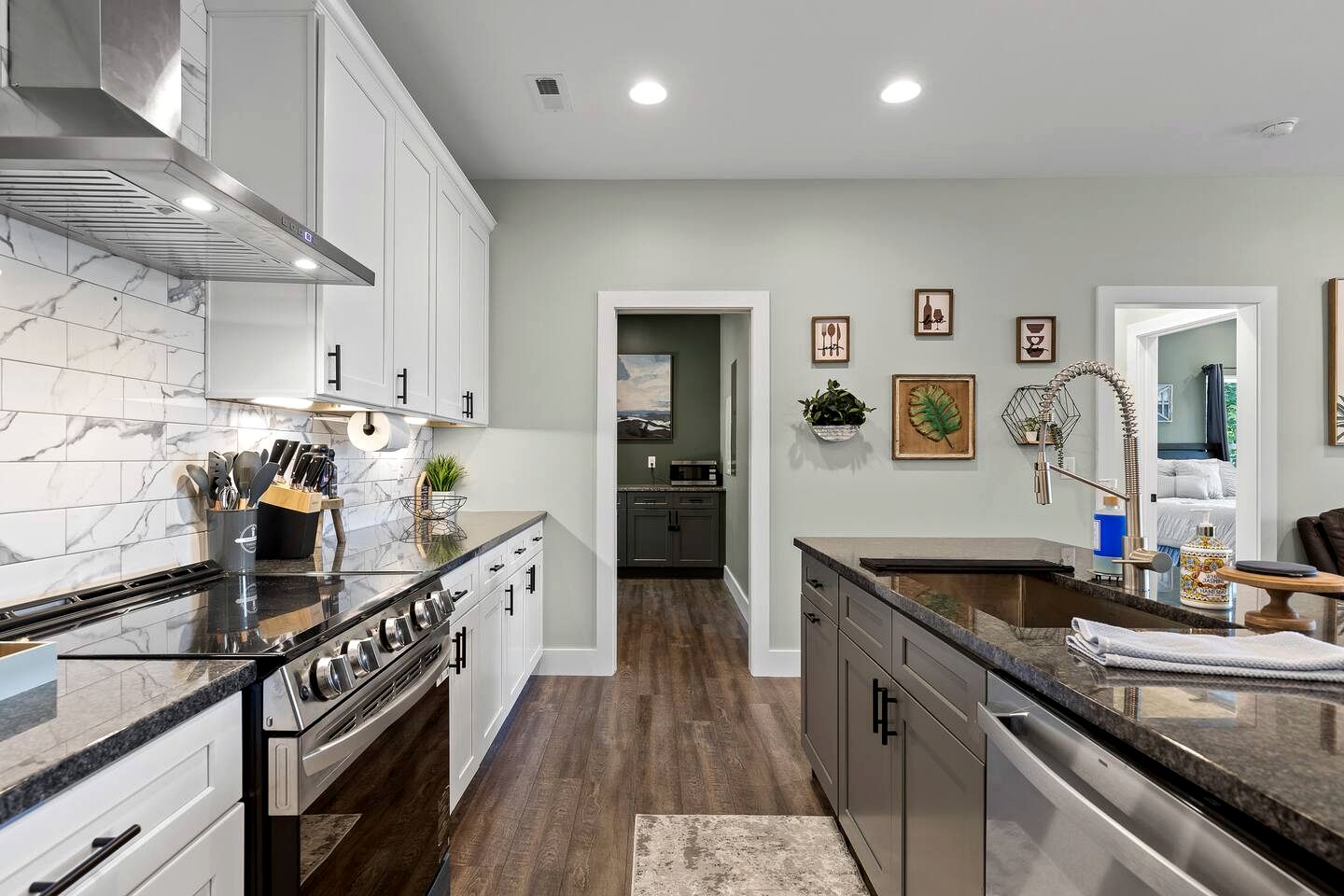 Spacious Vacation Homes with Private Hot Tubs near Chattanooga in Rossville, Georgia