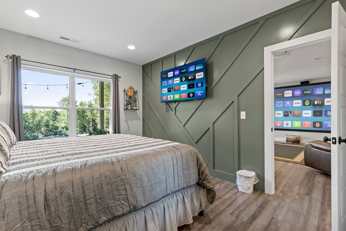 Unique Star Wars-Inspired Vacation Stay with Fire-Pit Lounge near Rock City & Lookout Mountain | Fairview, GA