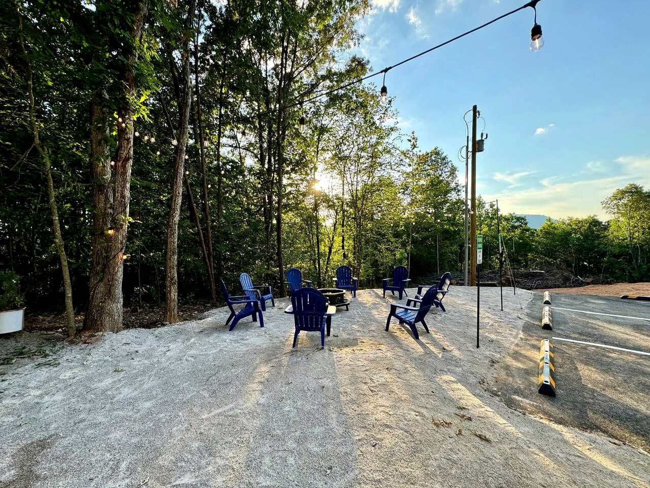 Unique Star Wars-Inspired Vacation Stay with Fire-Pit Lounge near Rock City & Lookout Mountain | Fairview, GA