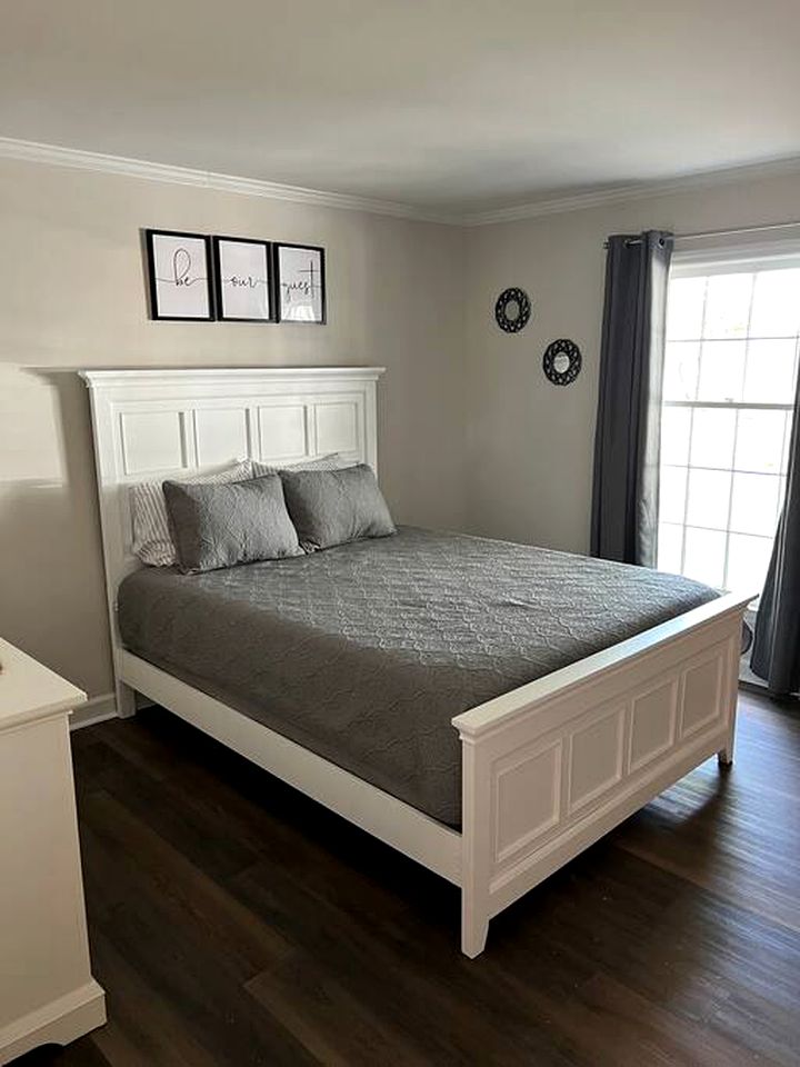 Spacious Cozy Cottage with Foosball Table, Private Deck and Fire Pit in Indian Trail, North Carolina