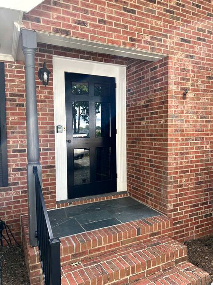 Spacious Cozy Cottage with Foosball Table, Private Deck and Fire Pit in Indian Trail, North Carolina