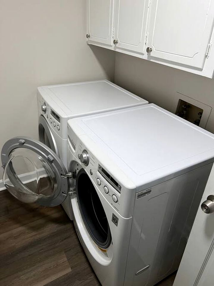 Spacious Cozy Cottage with Foosball Table, Private Deck and Fire Pit in Indian Trail, North Carolina