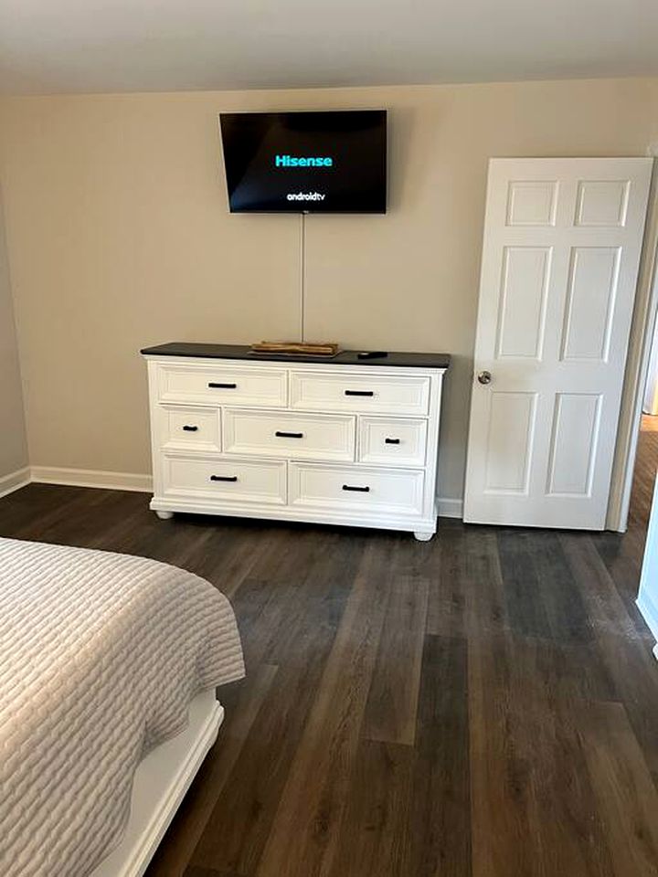 Spacious Cozy Cottage with Foosball Table, Private Deck and Fire Pit in Indian Trail, North Carolina