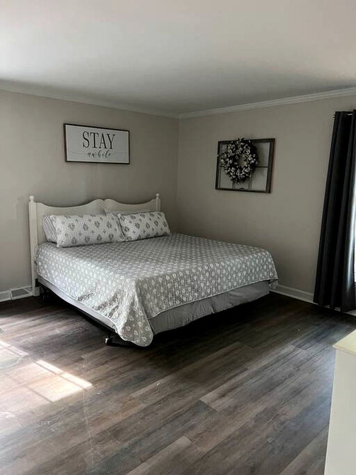 Spacious Cozy Cottage with Foosball Table, Private Deck and Fire Pit in Indian Trail, North Carolina