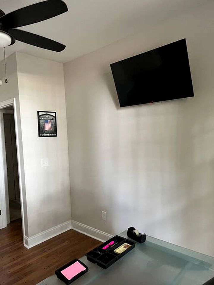 Spacious Cozy Cottage with Foosball Table, Private Deck and Fire Pit in Indian Trail, North Carolina