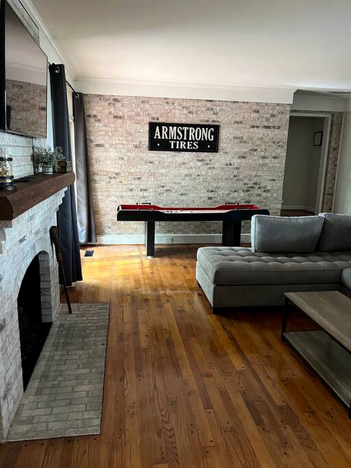 Spacious Cozy Cottage with Foosball Table, Private Deck and Fire Pit in Indian Trail, North Carolina