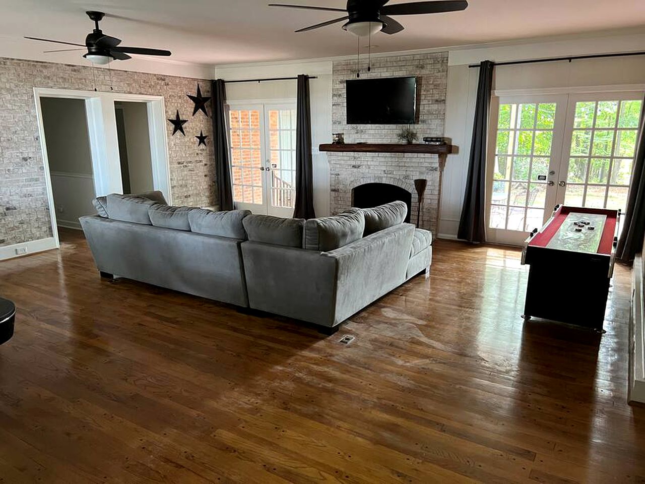 Spacious Cozy Cottage with Foosball Table, Private Deck and Fire Pit in Indian Trail, North Carolina