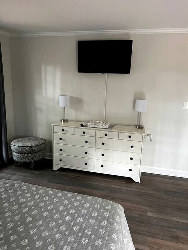 Spacious Cozy Cottage with Foosball Table, Private Deck and Fire Pit in Indian Trail, North Carolina