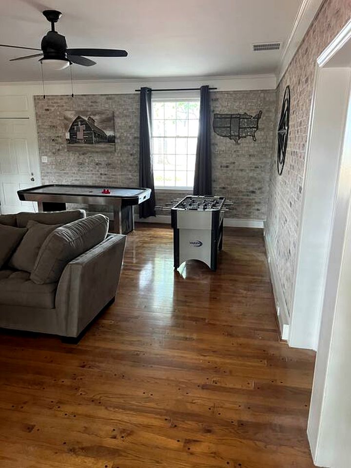 Spacious Cozy Cottage with Foosball Table, Private Deck and Fire Pit in Indian Trail, North Carolina