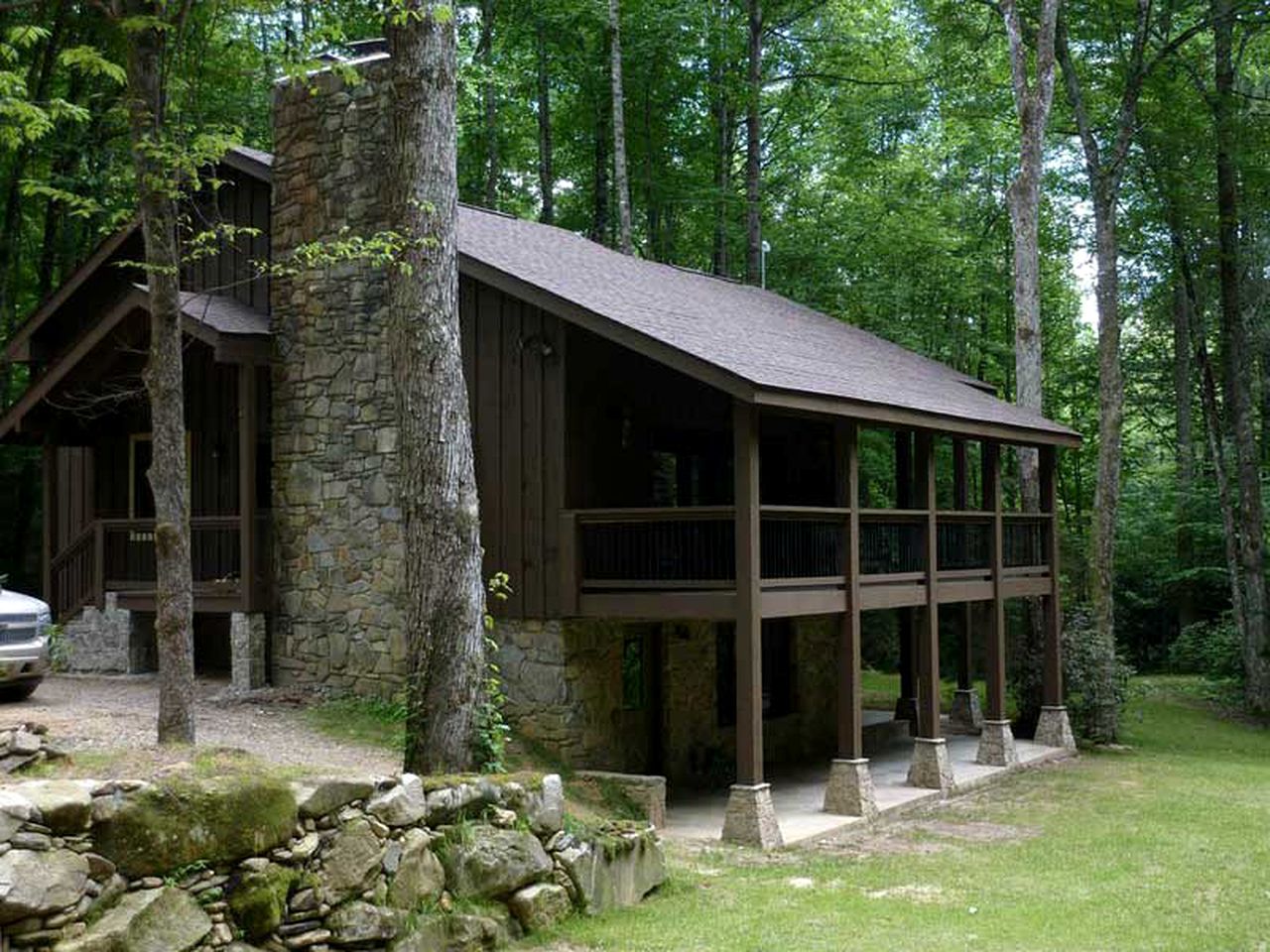 Private Cabin Rental for Eight in the Nantahala National Forest, North Carolina