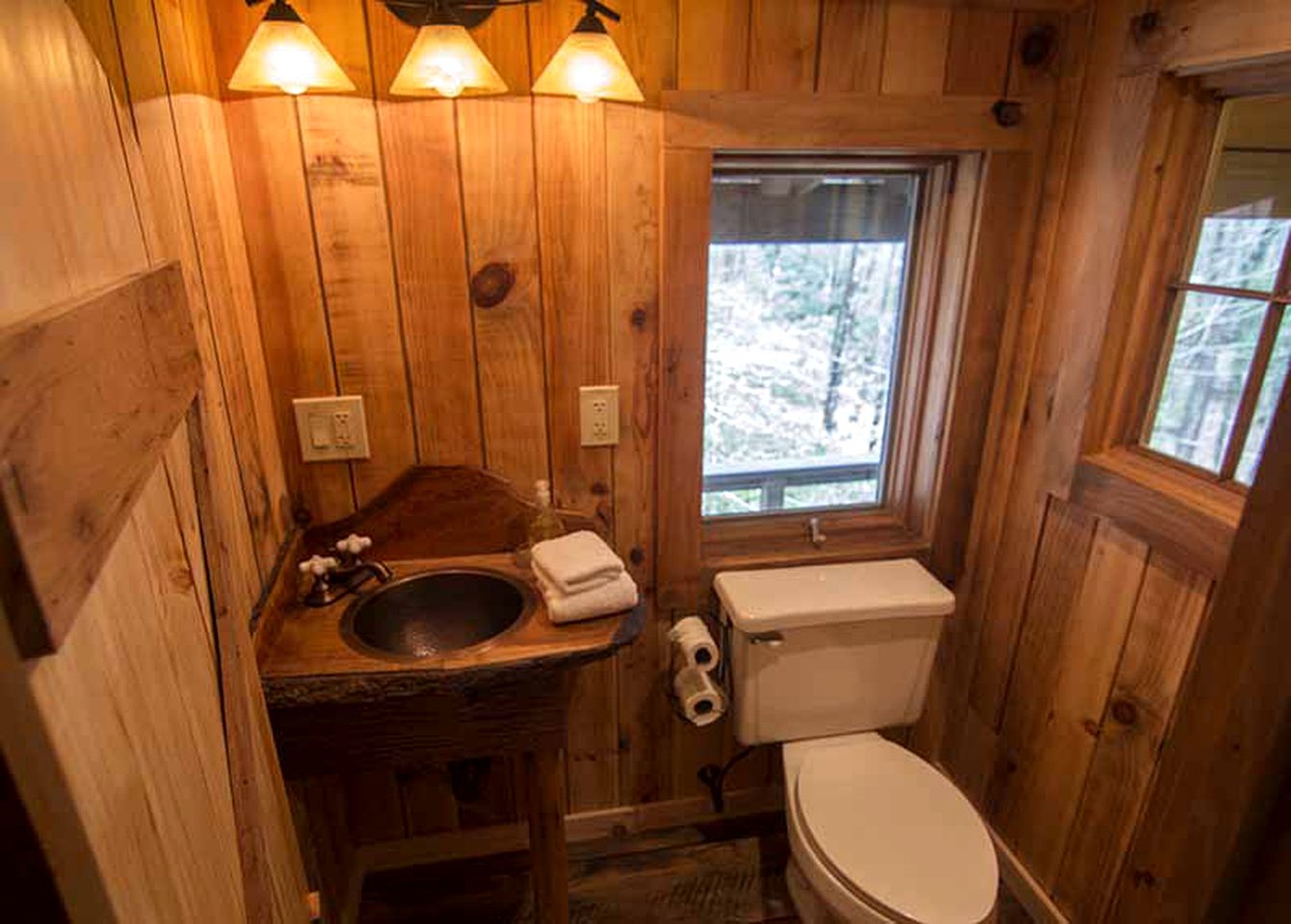 Private Cabin Rental for Eight in the Nantahala National Forest, North Carolina