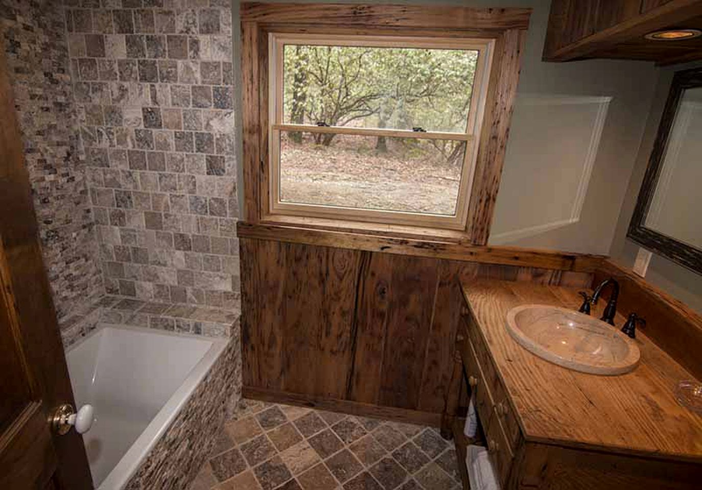 Private Cabin Rental for Eight in the Nantahala National Forest, North Carolina