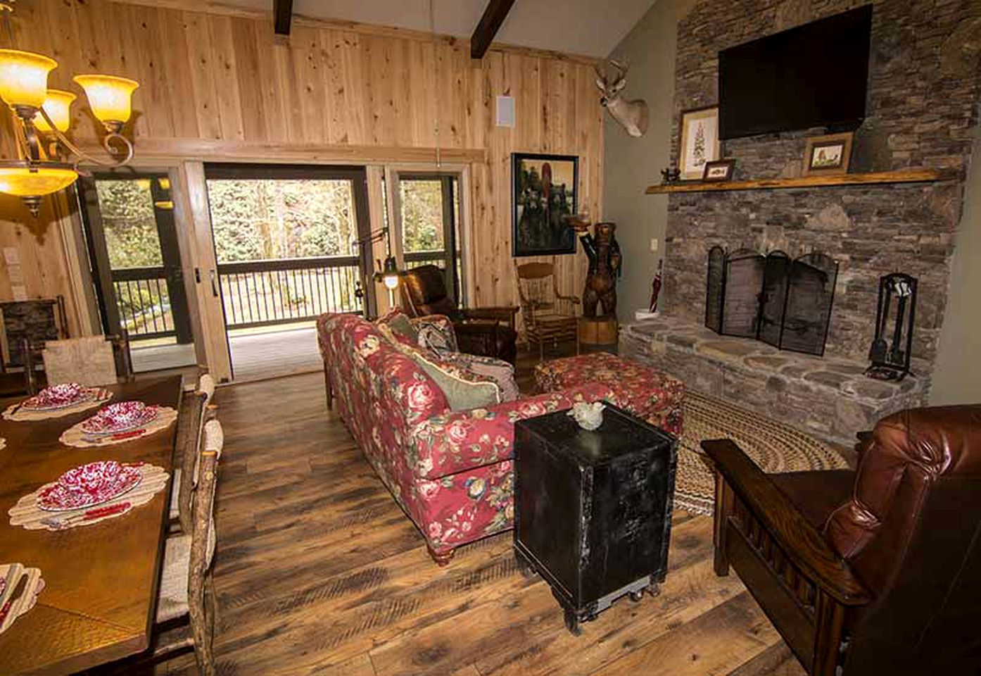 Private Cabin Rental for Eight in the Nantahala National Forest, North Carolina