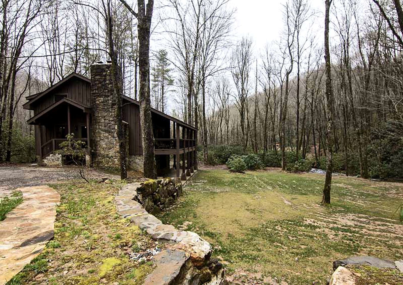 Private Cabin Rental for Eight in the Nantahala National Forest, North Carolina