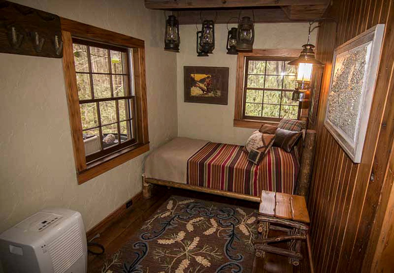 One-Bedroom Cabin Rental with a Fireplace in the North Carolina Mountains