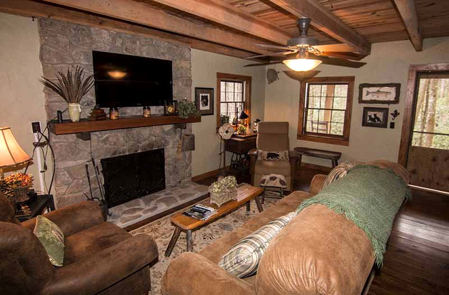 One-Bedroom Cabin Rental with a Fireplace in the North Carolina Mountains