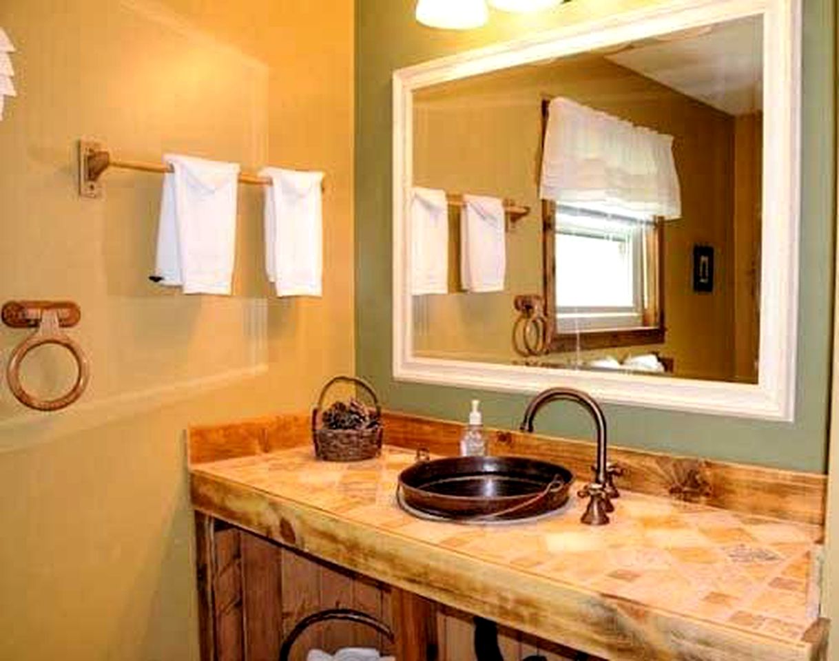 Cabin Rental with a Hot Tub near the Nantahala River, North Carolina