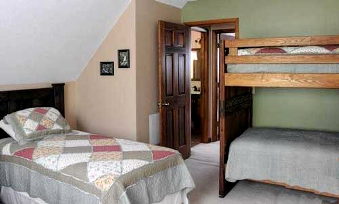 Cabin Rental with a Hot Tub near the Nantahala River, North Carolina