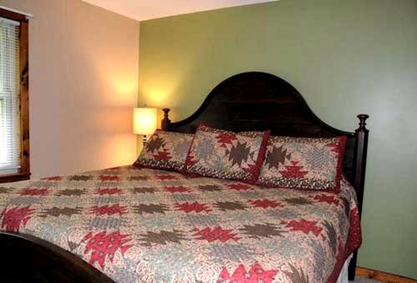 Cabin Rental with a Hot Tub near the Nantahala River, North Carolina