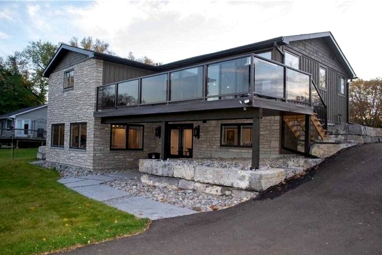 Spacious Lakefront Cottage with Private Boat Launch on Chemong Lake, Near Peterborough, Ontario