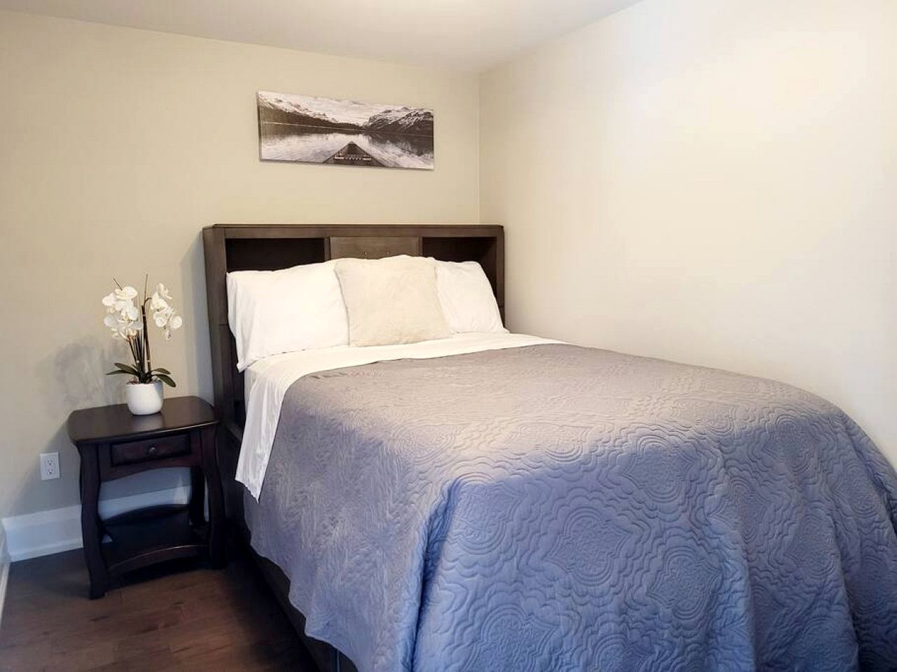 Spacious Lakefront Cottage with Private Boat Launch on Chemong Lake, Near Peterborough, Ontario