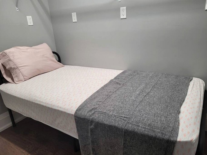 Cottages (Canada, Harcourt, Ontario)