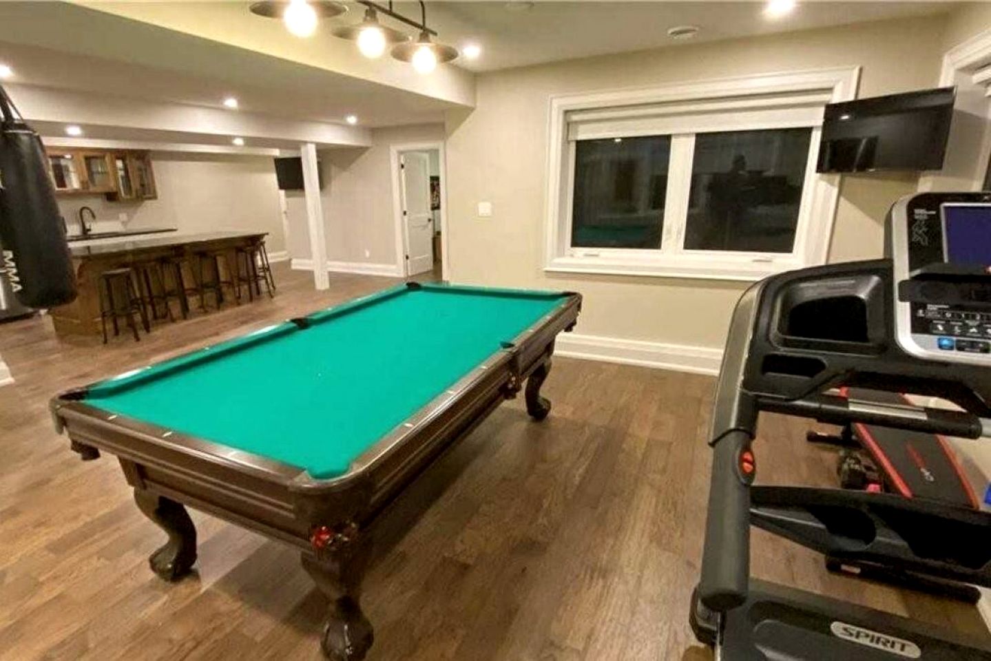 Spacious Lakefront Cottage with Private Boat Launch on Chemong Lake, Near Peterborough, Ontario